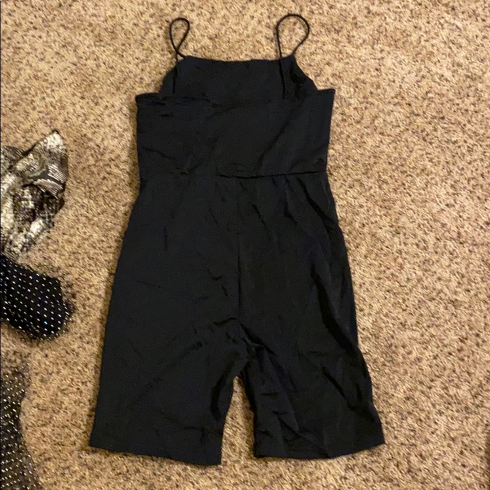 Right fitting romper - Picture 2 of 5